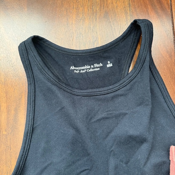 Abercrombie and Fitch Tank Bundle XS/S - Picture 8 of 11
